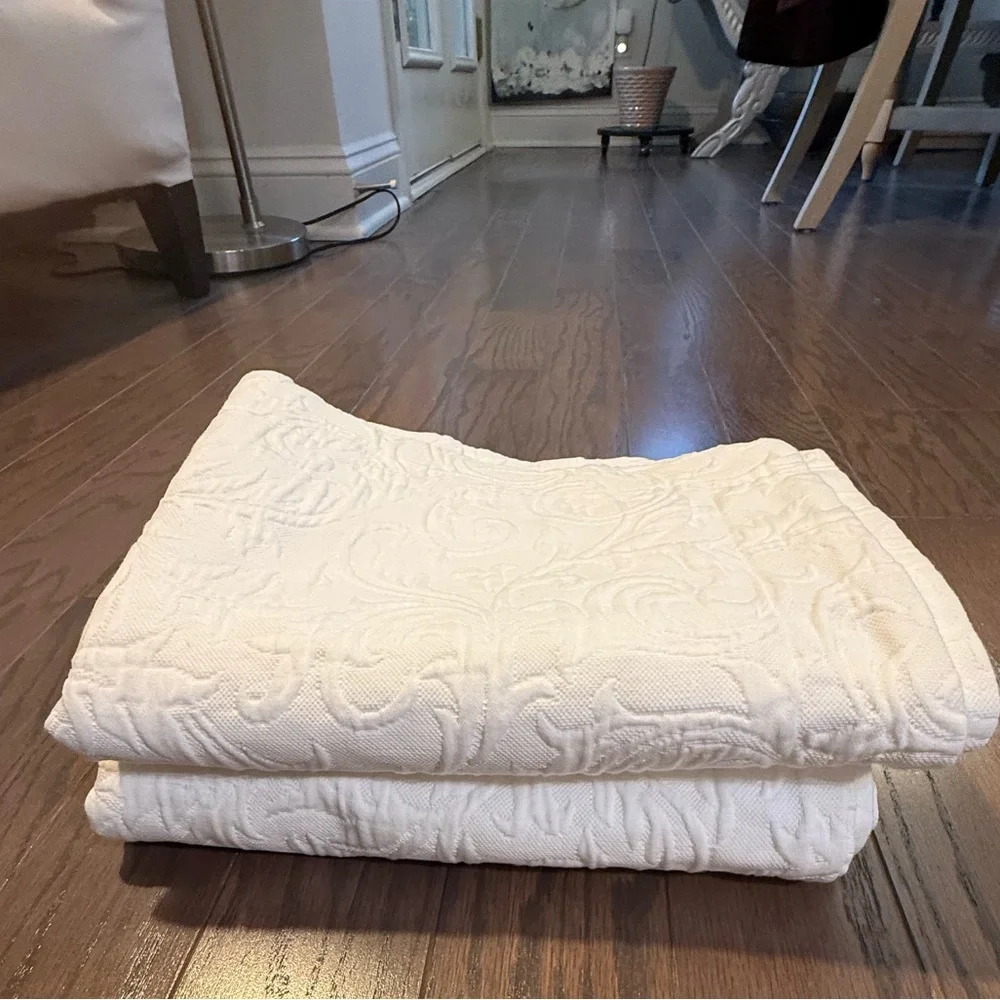 FRONTGATE 2 Matelasse White KING Pillow Shams
